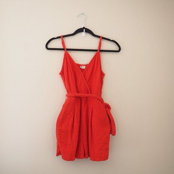 ! Billabong Red Linger On Spaghetti Strap Sleeveless Textured Romper sz M - Picture 4 of 6